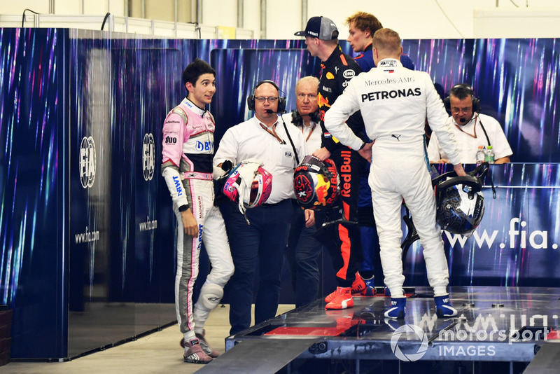 Altercation entre Max Verstappen, Red Bull Racing, et Esteban Ocon, Racing Point Force India, après leur accrochage en course