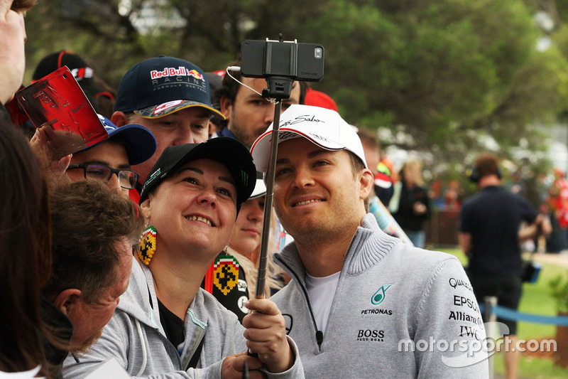 Nico Rosberg, Mercedes AMG F1 Team with fans