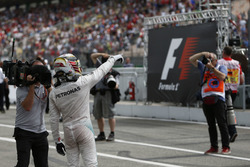 Победитель - Льюис Хэмилтон, Mercedes AMG F1 в закрытом парке