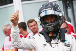 Ganador de la pole Nico Rosberg, Mercedes AMG F1