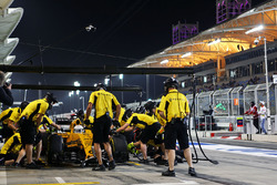Kevin Magnussen, Renault Sport F1 Team R.S.16 simule un arrêt aux stands