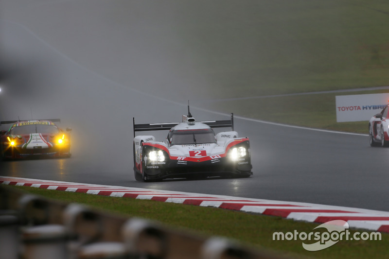 #2 Porsche Team Porsche 919 Hybrid: Timo Bernhard, Earl Bamber, Brendon Hartley