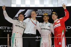 Podio: Ganador de la carrera Lewis Hamilton, Mercedes AMG F1, segundo lugar Nico Rosberg, Mercedes A