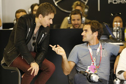 Le tennisman Roger Federer avec Jorge Lorenzo, Ducati Team