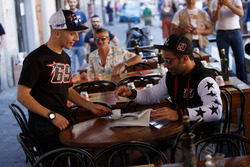 Danilo Petrucci prend un expresso... servi par Andrea Migno