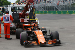 Bergung des Autos von Fernando Alonso, McLaren MCL32