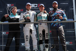 Podium : le vainqueur Jean-Karl Vernay, Leopard Racing Team WRT, Volkswagen Golf GTi TCR, le deuxième, Rob Huff, Leopard Racing Team WRT, Volkswagen Golf GTi TCR, le troisième, Stefano Comini, Comtoyou Racing, Audi RS3 LMS