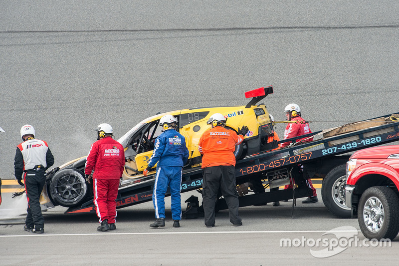 El Corvette Racing Chevrolet Corvette C7.R de Oliver Gavin, Tommy Milner y Marcel Fässler tras el in