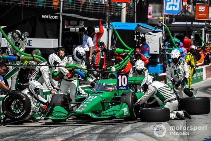 Alex Palou, Chip Ganassi Racing Honda, pit stop