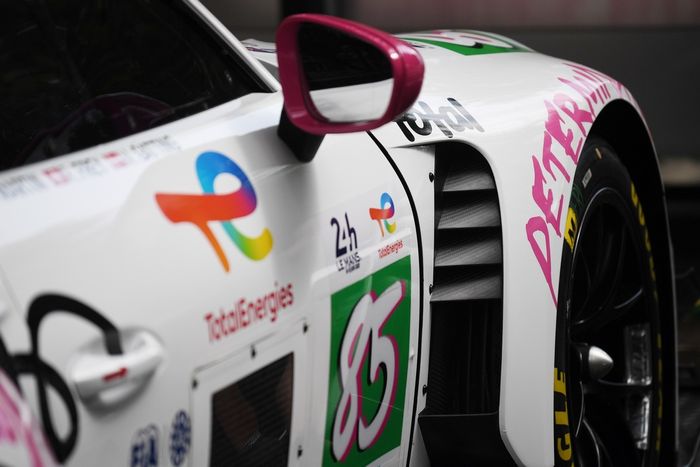 #85 Iron Dames Porsche 911 GT3 R LMGT3