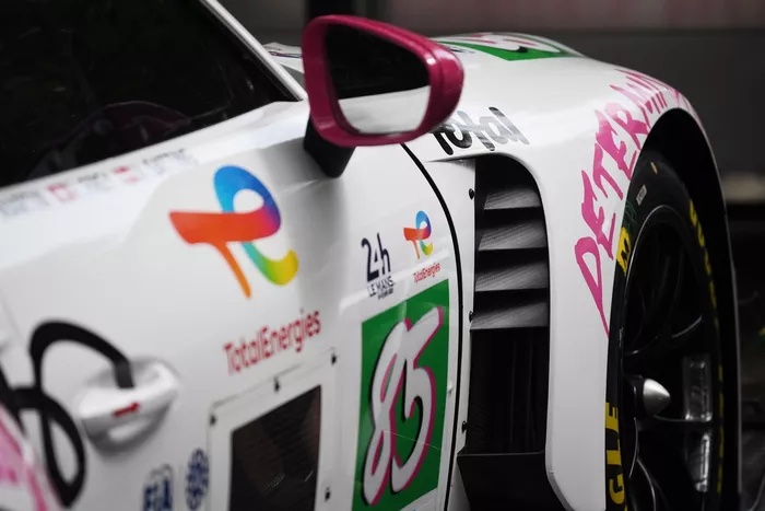 #85 Iron Dames Porsche 911 GT3 R LMGT3