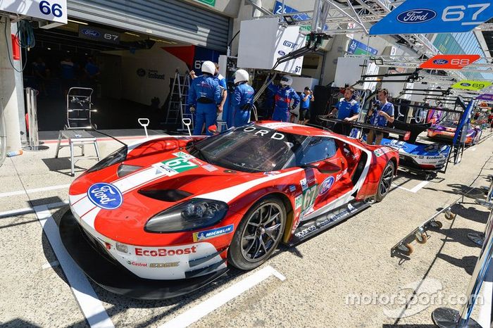 #67 Ford Chip Ganassi Racing Ford GT: Andy Priaulx, Harry Tincknell, Jonathan Bomarito