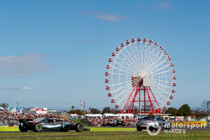 El Safety Car delante de Lewis Hamilton, Mercedes AMG F1 W09