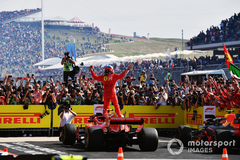 Kimi Raikkonen, Ferrari, festeggia nel parco chiuso
