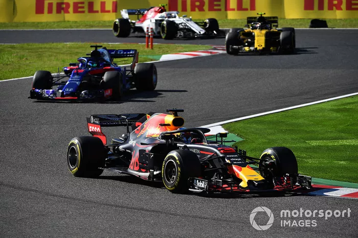 Daniel Ricciardo, Red Bull Racing RB14, Brendon Hartley, Scuderia Toro Rosso STR13, Carlos Sainz Jr., Renault Sport F1 Team R.S. 18