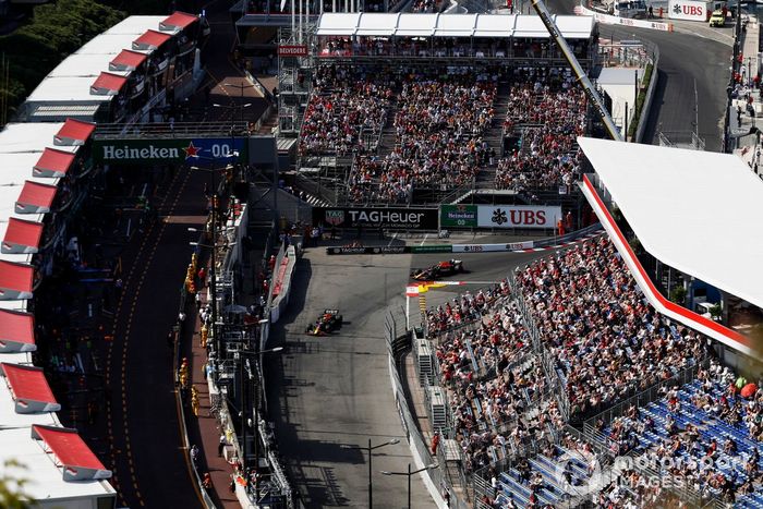 Max Verstappen, Red Bull Racing RB18, Sergio Pérez, Red Bull Racing RB18