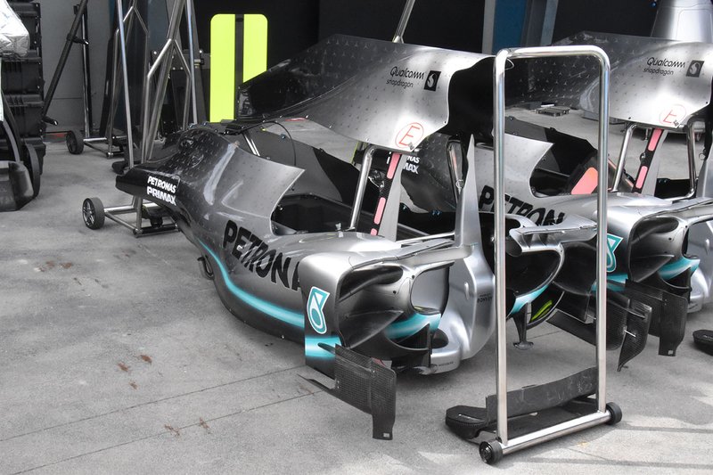 Mercedes AMG F1 W10 gövde detayı