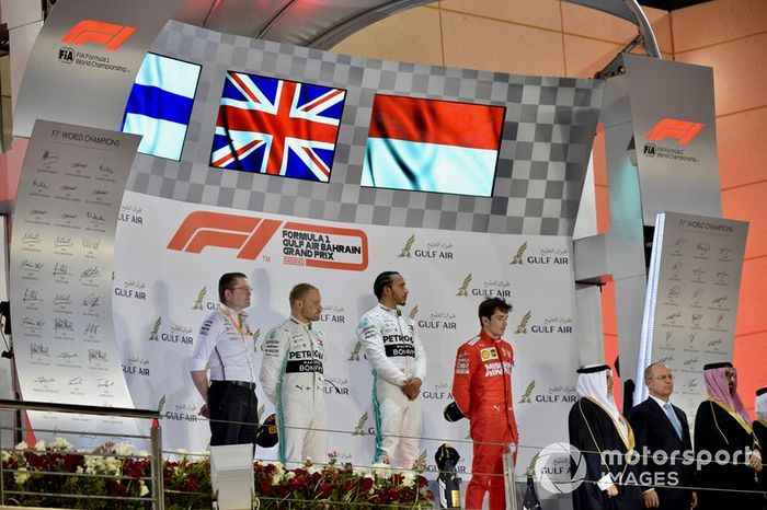 Podio: segundo lugar Valtteri Bottas, Mercedes AMG F1, ganador Lewis Hamilton, Mercedes AMG F1, y el tercer lugar Charles Leclerc, Ferrari