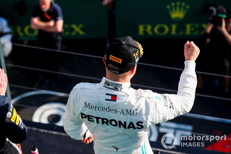 Valtteri Bottas, Mercedes AMG F1, vincitore, festeggia sul podio