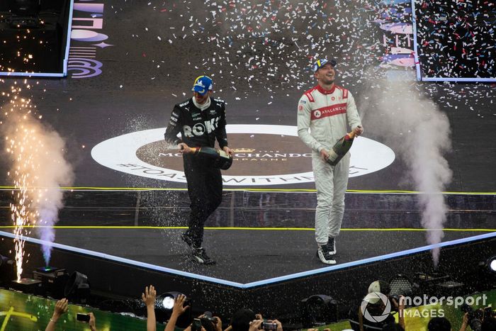 Podio: El ganador Edoardo Mortara, Venturi Racing, Jake Dennis, Andretti Motorsport, tercero