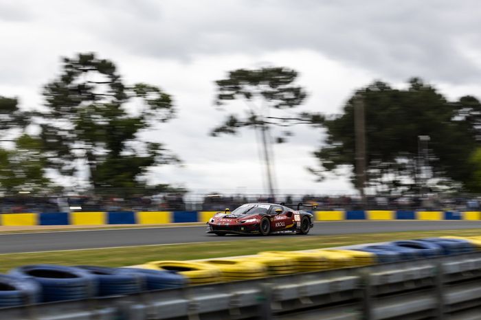  #66 JMW Motorsport Ferrari 296 LMGT3: Giacomo Petrobelli, Larry Ten Voorde, Salih Yoluc