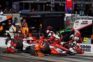 Scott McLaughlin, parada en boxes del Team Penske Chevrolet