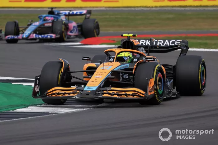 Lando Norris, McLaren MCL36, Fernando Alonso, Alpine A522