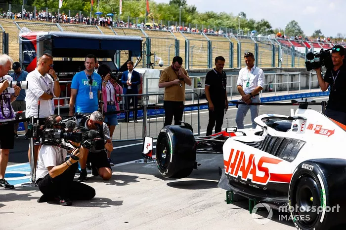 Upgraded sidepods on the Kevin Magnussen Haas VF-22  