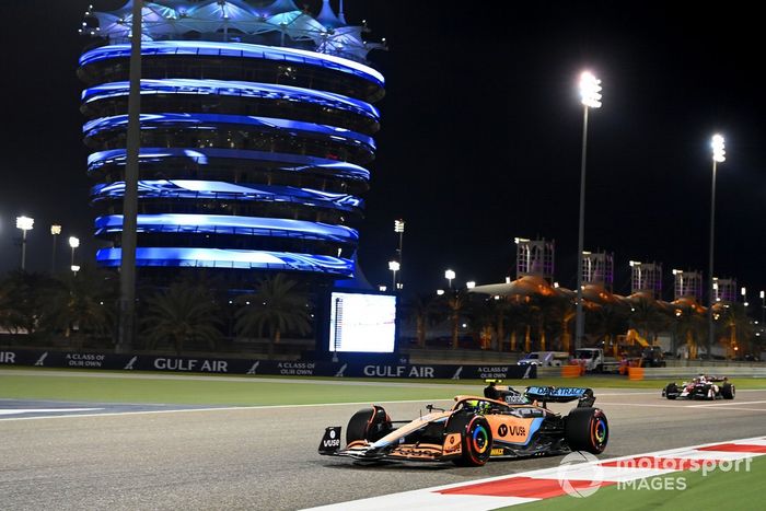 Lando Norris, McLaren MCL36, Valtteri Bottas, Alfa Romeo C42