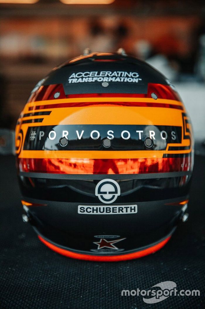 El nuevo casco de Carlos Sainz Jr, McLaren