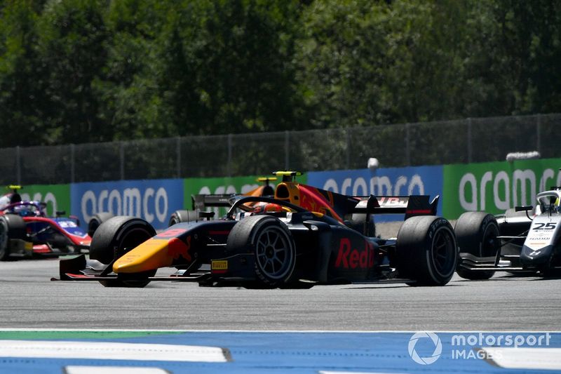 Jehan Daruvala, Carlin, y Luca Ghiotto, Hitech Grand Prix