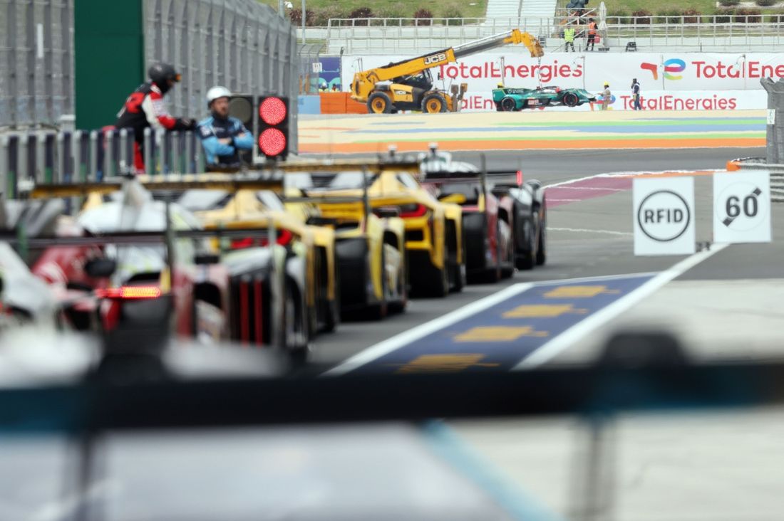 #009 Aston Martin Thor Team Aston Martin Valkyrie: Alex Riberas, Marco Sorensen, Roman De Angelis