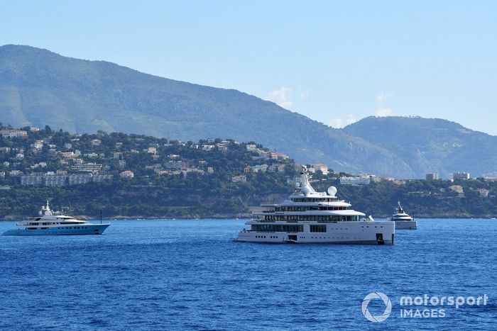 Yates en el puerto de Montecarlo