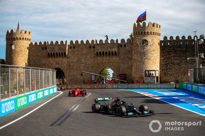 Lewis Hamilton, Mercedes W12, Charles Leclerc, Ferrari SF21