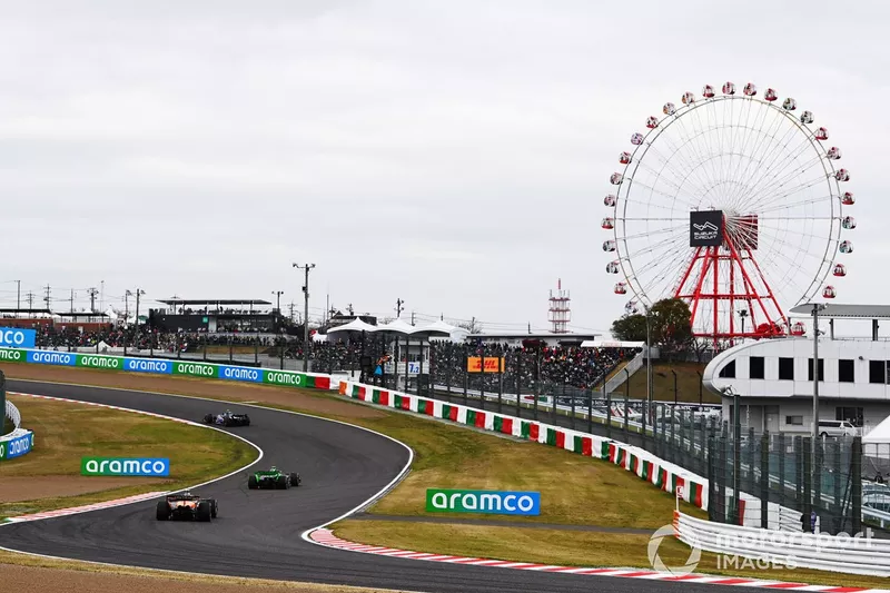 Pierre Gasly, Alpine A524, Zhou Guanyu, Sauber C44, Lando Norris, McLaren MCL30