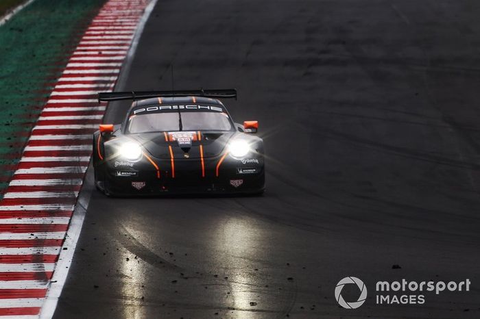 #86 Gulf Racing Porsche 911 RSR: Michael Wainwright, Benjamin Barker, Andrew Watson