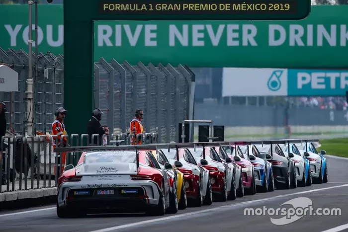 Auto in pitlane