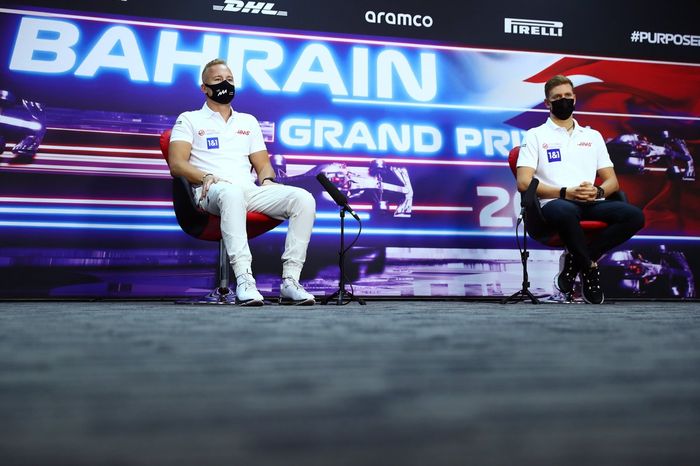 Nikita Mazepin, Haas F1,  Mick Schumacher, Haas F1 en la conferencia de prensa