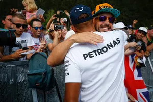 Fernando Alonso, McLaren ve Lewis Hamilton, Mercedes AMG F1