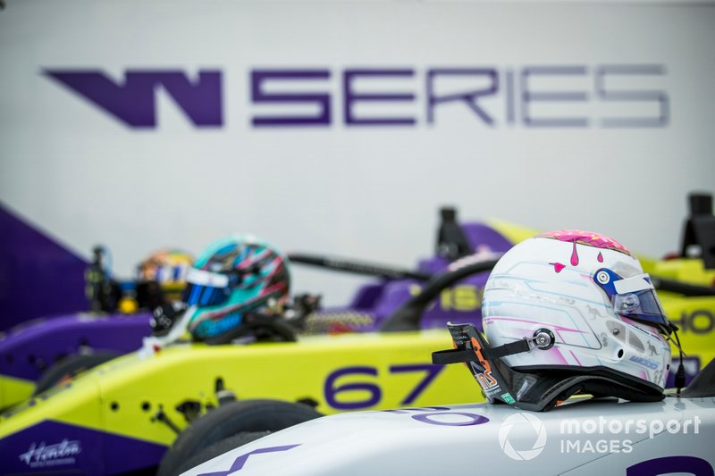 Caitlin Wood, helmet