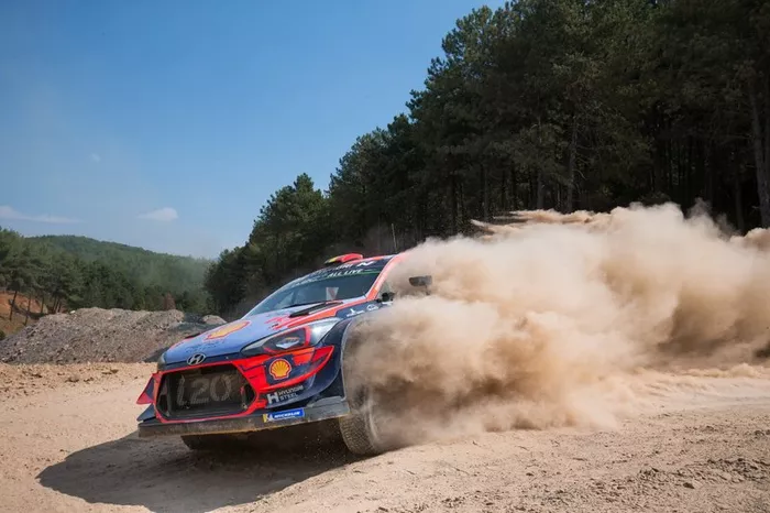 Thierry Neuville, Nicolas Gilsoul, Hyundai Motorsport Hyundai i20 Coupe WRC