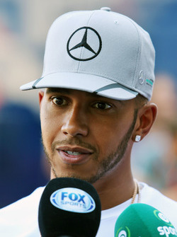 Льюїс Хемілтон, Mercedes AMG F1 із медіа