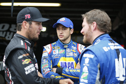 Martin Truex Jr., Furniture Row Racing Toyota, Chase Elliott, Hendrick Motorsports Chevrolet, und Da