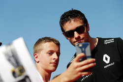 Джоліон Палмер, Renault Sport F1 Team з уболівальниками