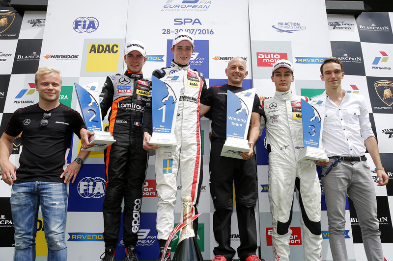 Podio: Felix Rosenqvist, 2015 FIA F3 Ganador del Campeonato Europeo; ssegundo lugar Anthoine Hubert, Van Amersfoort Racing, Dallara F312 - Mercedes-Benz; ganador de la carrera Joel Eriksson, Motopark, Dallara F312 - Volkswagen; tercer lugar George Russell