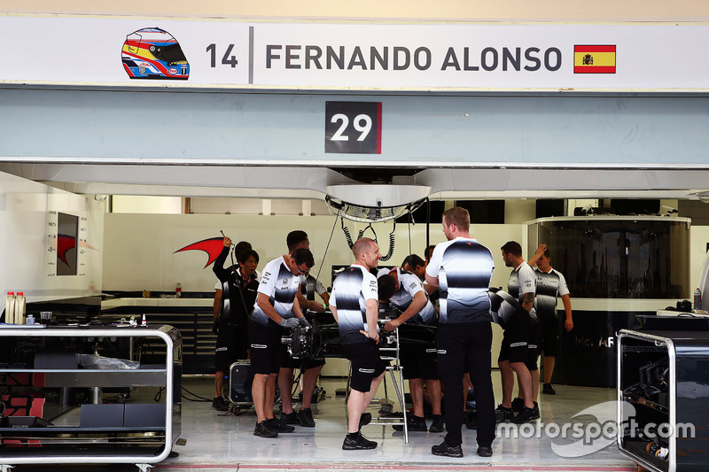 The pit garage of Fernando Alonso, McLaren