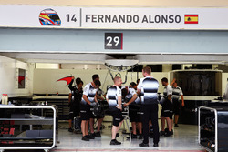 Die Box von Fernando Alonso, McLaren