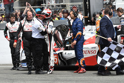 #5 Toyota Racing, Toyota TS050 Hybrid: Kazuki Nakajima nach der Zielflagge