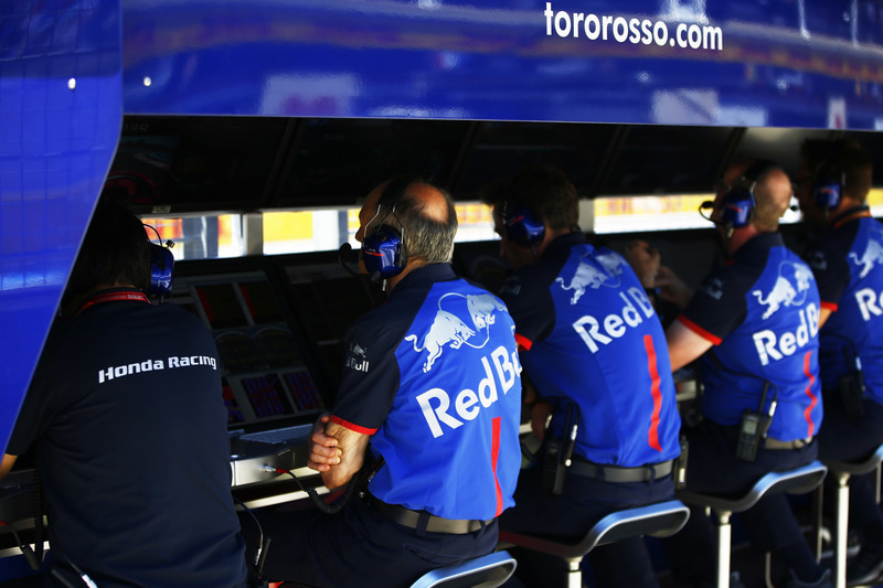 Franz Tost, Team Principal, Toro Rosso, and the Toro Rosso team on the pit wall
