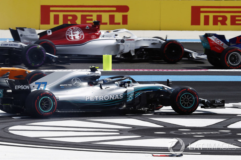 Valtteri Bottas, Mercedes AMG F1 W09, se sale en la primera vuelta